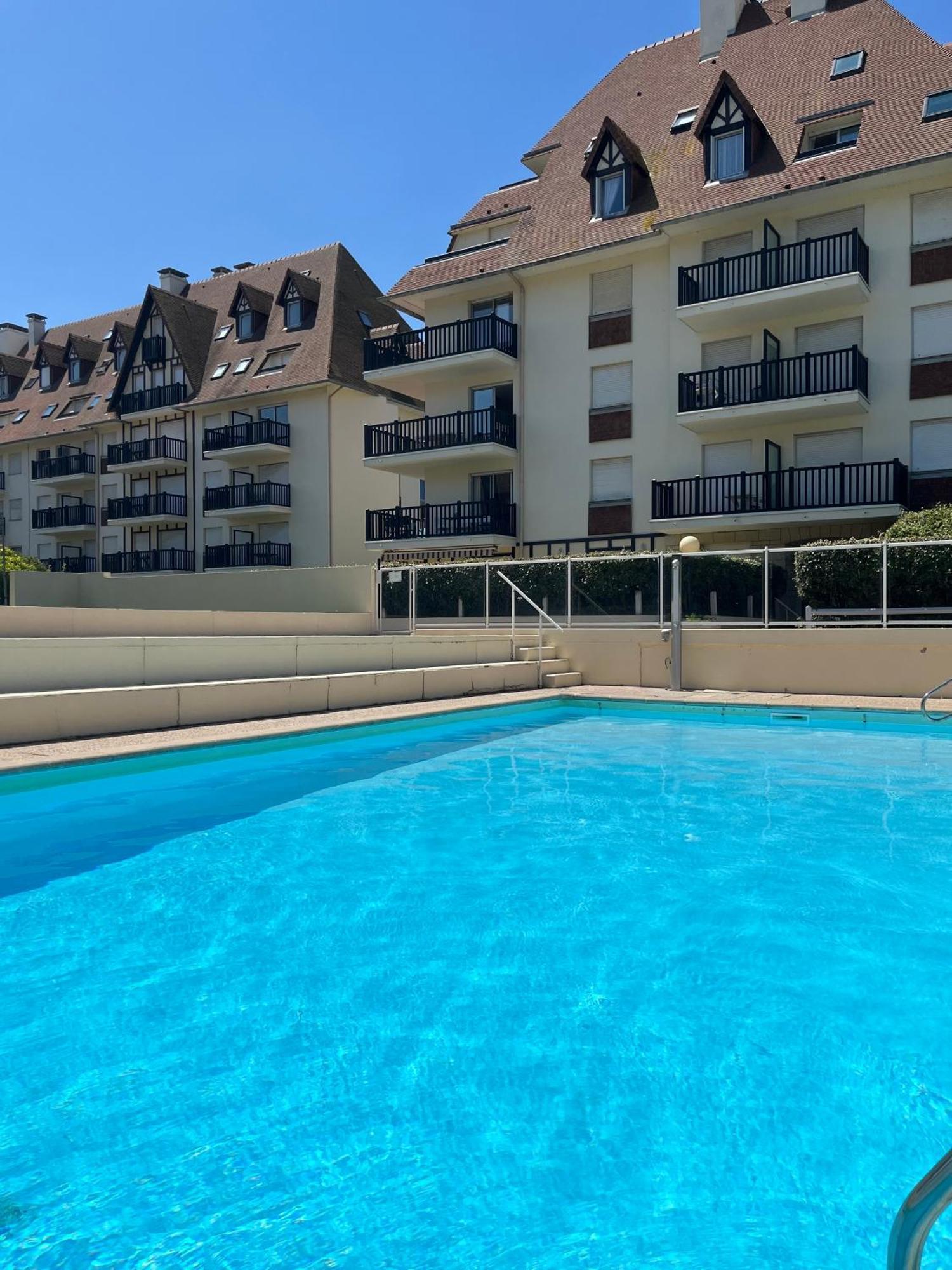 Appartement Douillet - Vue Mer - Piscine/ Tennis Cabourg Buitenkant foto